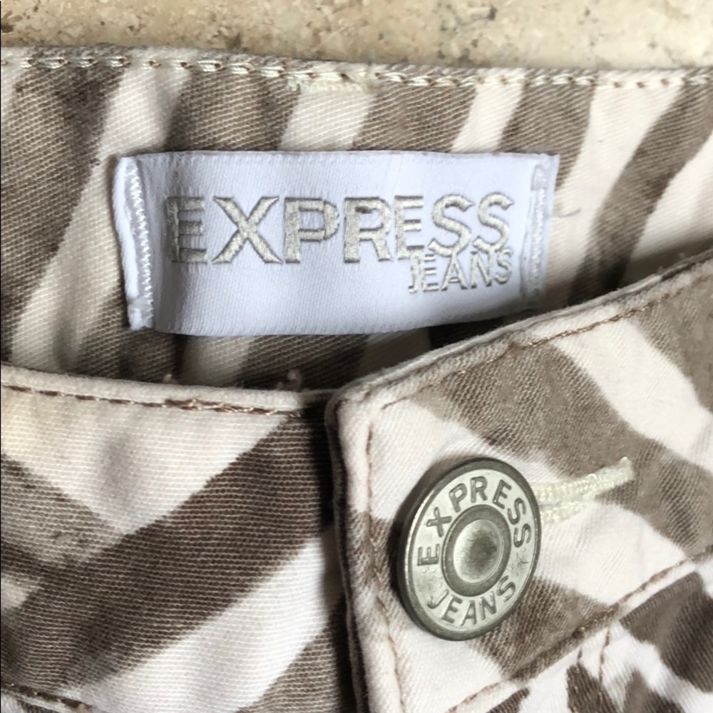 NWOT Express Patterned Shorts - Picture 3 of 4